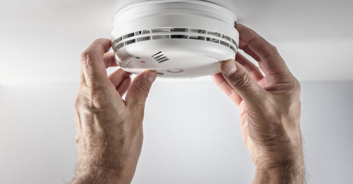 Home Smoke And Fire Alarm Detector Installing Checking Testing Or Replace Battery